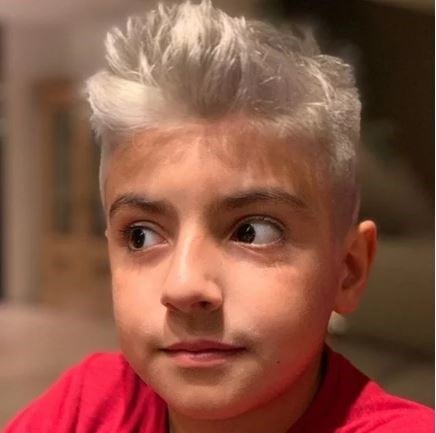 Benjamín Agüero se tiñó el pelo igual que su papá