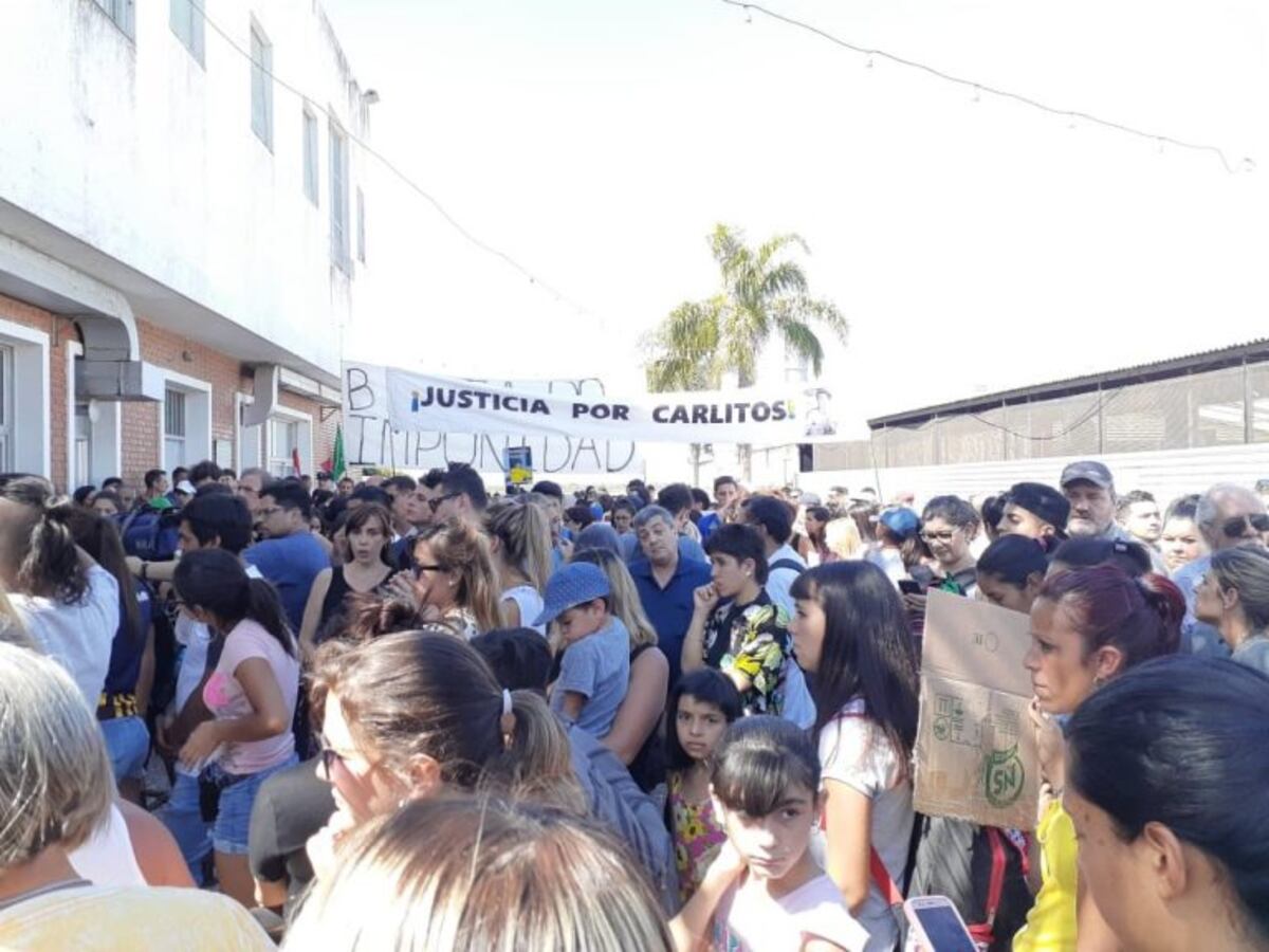 Multitudinario reclamo de Justicia por la muerte de Carlos Orellano