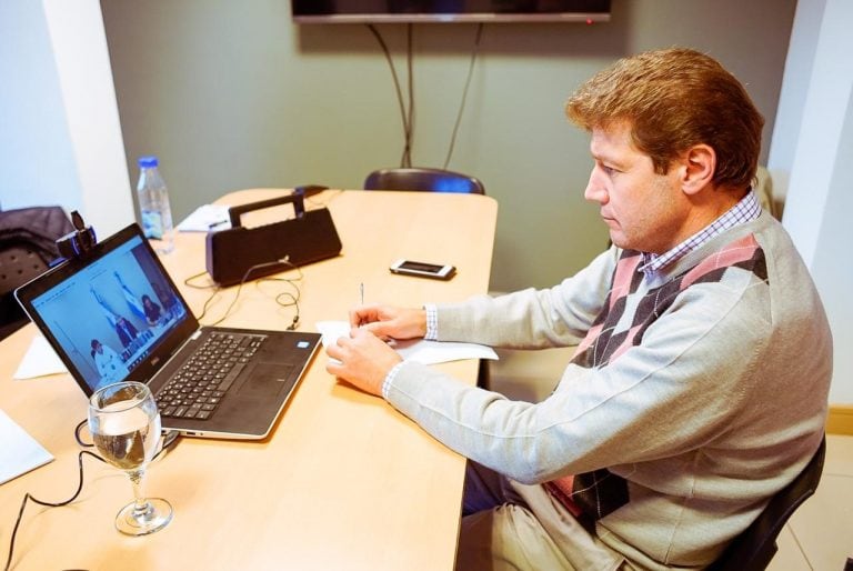 Melella en videoconferencia con Alberto Fernández.