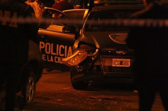 Tras un tiroteo, la Policía rescató a un hombre que había estado diez horas secuestrado. (Foto: Clarín)