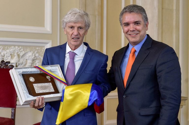 Pekerman con Duque (AFP).