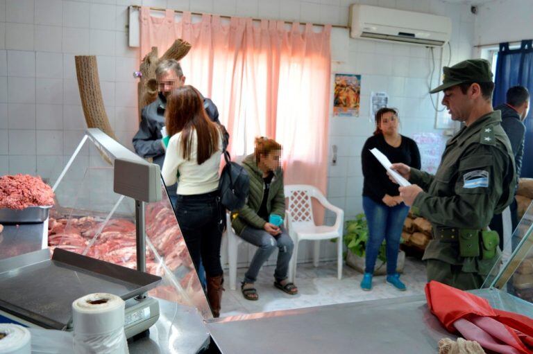 Allanamientos por carne en mal estado en San Francisco secuestrada por Gendarmería Nacional. (Fotos Gendarmería Nacional)