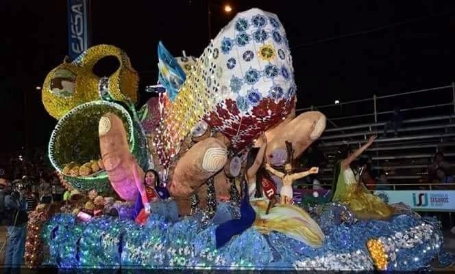 Carruaje en homenaje a los tripulantes desaparecidos del Ara San Juan realizado por los estudiantes de la Escuela Normal de Abra Pampa