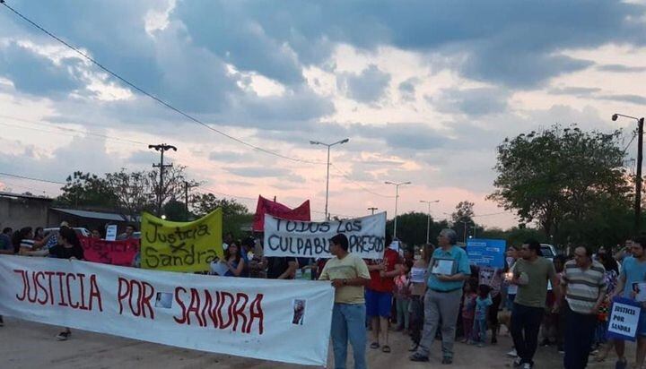 Familiares y amigos de Sandra Palomo, la docente asesinada en Salta, marcharon pidiendo justicia