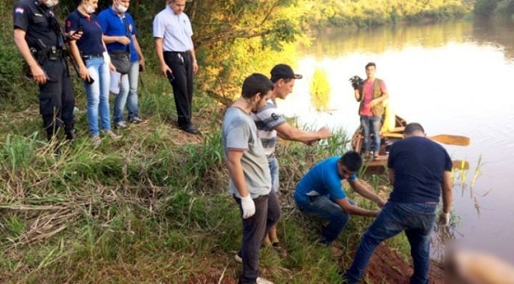 Así sacaban el cuerpo de las aguas del río Paraná en Partido de Zárate.