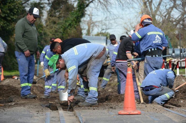 Los operarios trabajaron en el arreglo de las vias (0221).