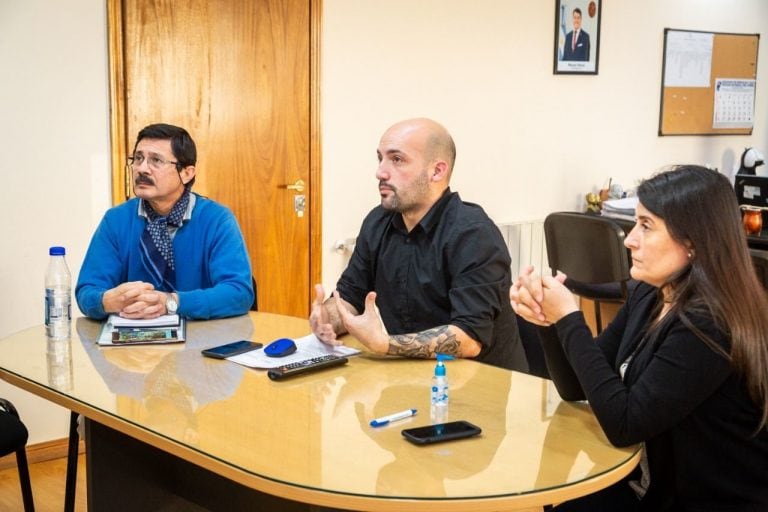 Por Agencia Municipal de Deportes, Cultura y Juventud, Sebastián Bendaña, directora de Seguridad e Higiene y Medicina Laboral, María Eugenia Cóccaro y el Concejal Hugo Martínez