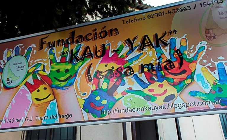 Cartel Fundación KAU-YAK