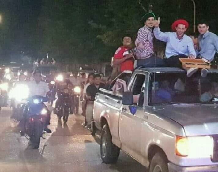 Con una caravana fue recibido en su pueblo natal.