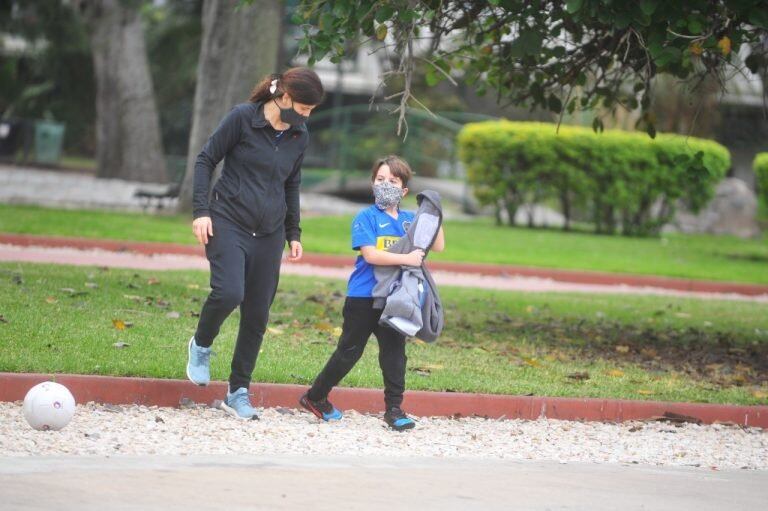 Reabren plazas y parques de la ciudad de Buenos Aires en medio de la apertura paulatina de la cuarentena. (Clarín)