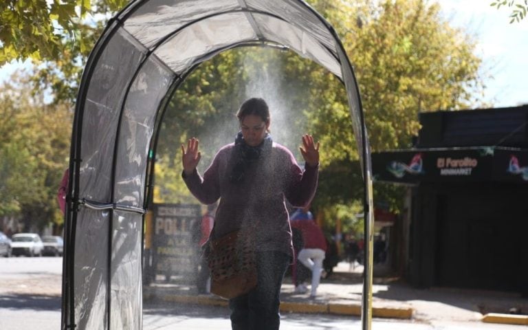 Túnel de desinfección por coronavirus en Luján de Cuyo.