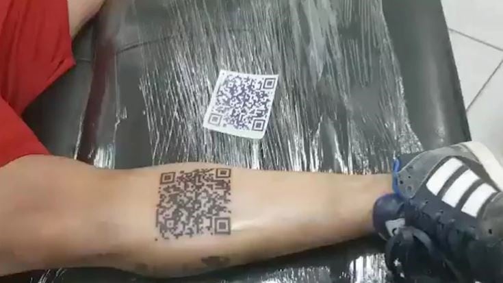 El tatuaje del código QR con los goles de la final ante Boca. (Captura)