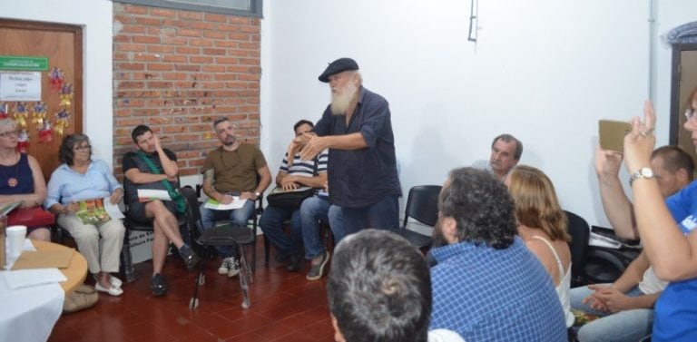 El agricultor Hugo Sand en la reunión con la ministra Marta Ferreira de Agricultura Familiar. (MOL)