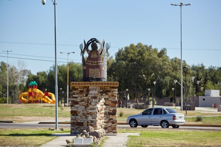 "El saludo al sol" otra de las obras que homenajea a los pueblos originarios.