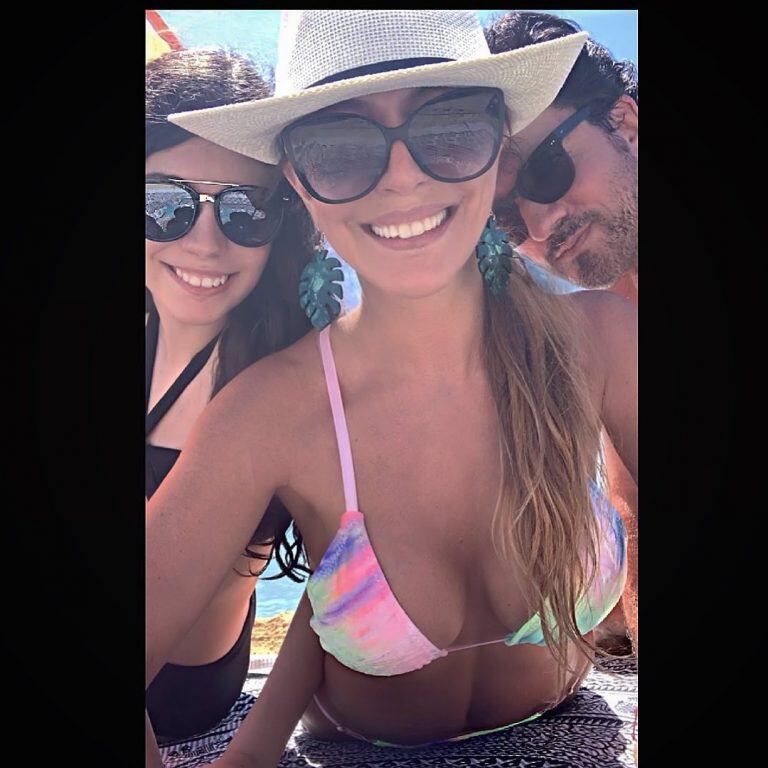 Mónica Ayos junto a su marido, Diego Olivera, y a su hija Victoria (Foto: Instagram/ monicaayos)