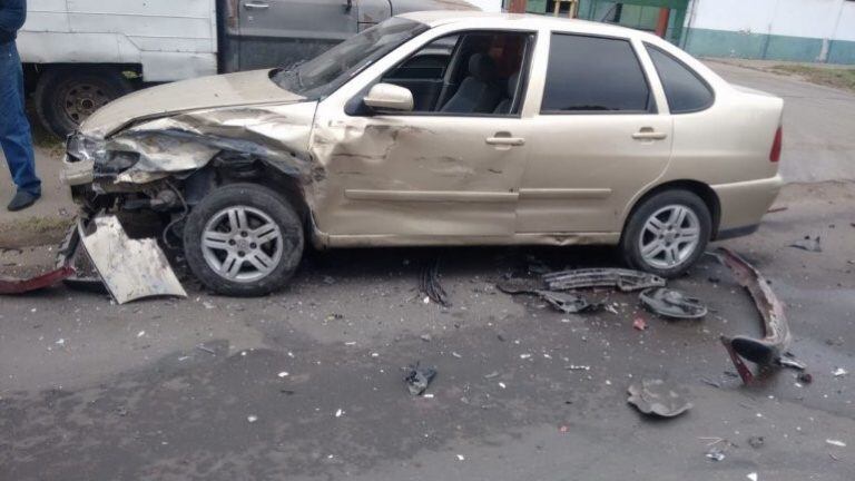 Impresionante choque dejó a los autos destrozados, y los lesionados no quisieron ser atendidos