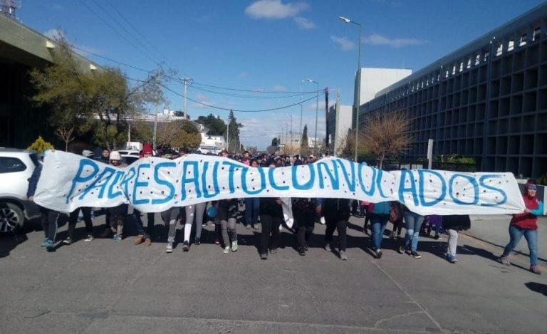 Marcha de Padres Autoconvocados en Rawson.