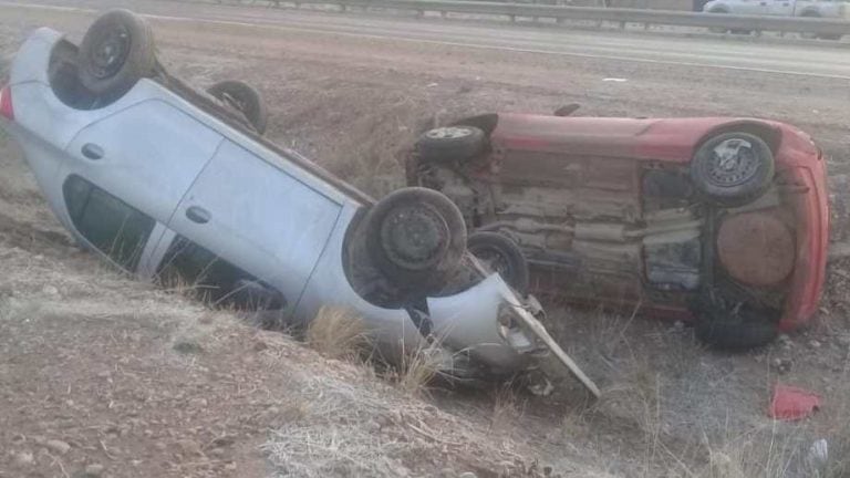 Piden precaución por hielo en el asfalto tras registrarse varios accidentes viales en Neuquén (Foto: @tambonic)