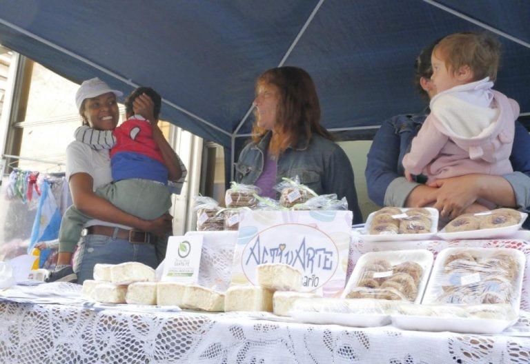 Feria organizada por los trabajadores contratados del Estado. (Con la gente noticias)