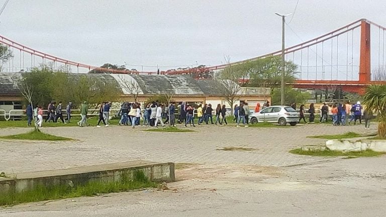 Evacuación de los estudiantes de la Escuela N°17 "Ex Liceo" por Amenaza de Bomba.