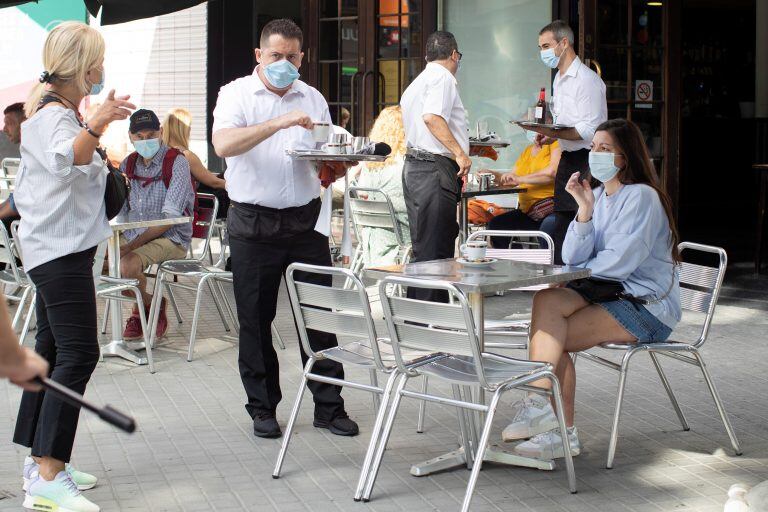 Analizian apertura de bares y restaurantes.