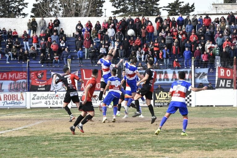 Sporting superó a Rosario por 2 a 1