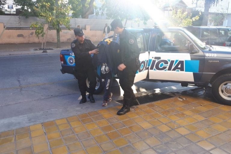 La Policía Federal le encontró droga cuando iba a deportarlo.