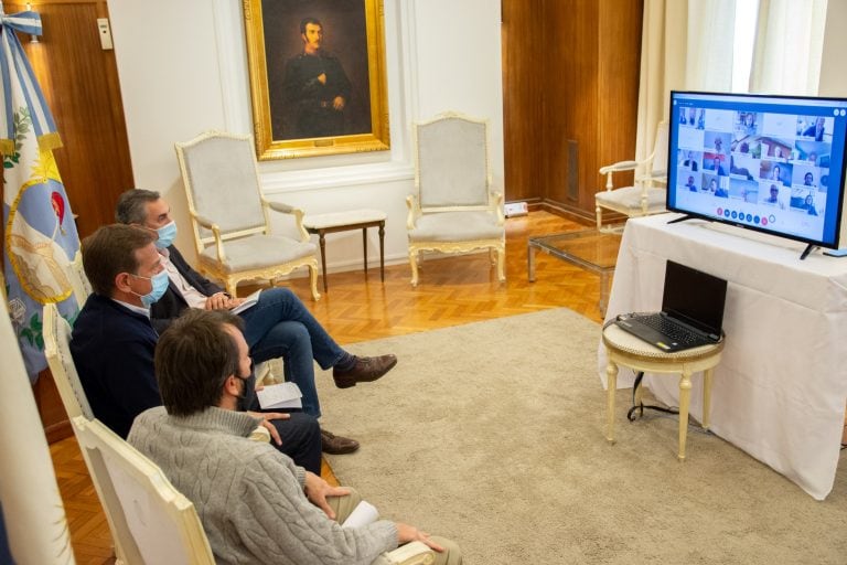 Los funcionarios en pleno encuentro. Foto: Prensa Mendoza.