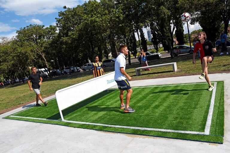 Jugadores leprosos y canallas inauguraron canchas de fútbol - tenis