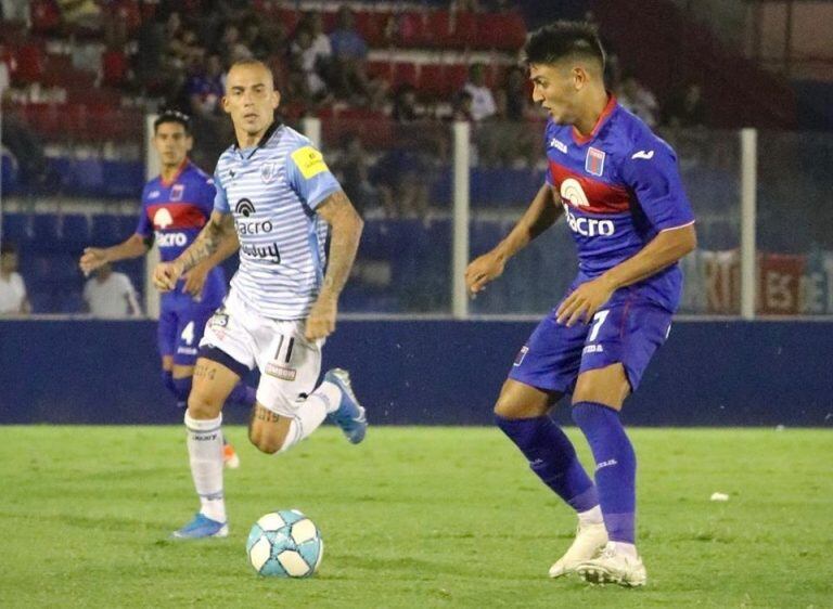 Club Atlético Tigre le asestó un fuerte golpe al "Lobo" jujeño al ganarle 3 - 1.