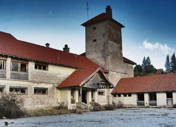 El hotel que esta sin uso desde hace muchos años.