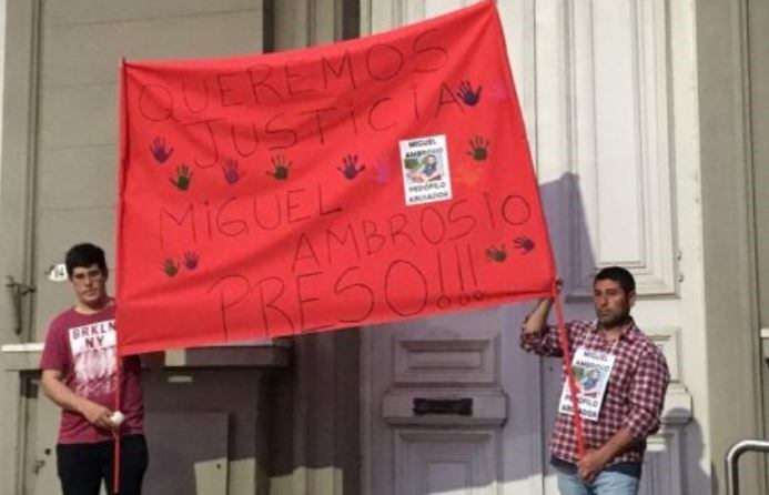 Manifestantes frente a tribunales
Crédito: Diario Actualizado