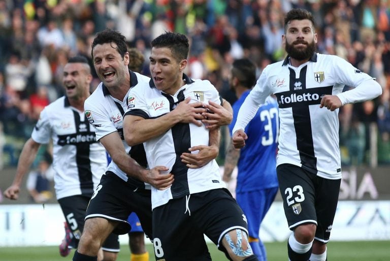 José Mauri festeja con el Parma.