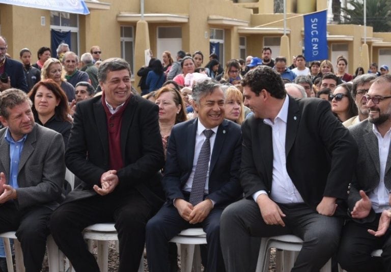 Alfredo Cornejo; el ministro de Economía, Infraestructura y Energía, Martín Kerchner, el intendente de Las Heras, Daniel Orozco y el presidente del Concejo Deliberante, Gustavo Gil.