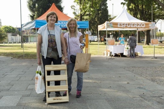 Canjeamos por Naturaleza en plaza Lomas de Alberdi