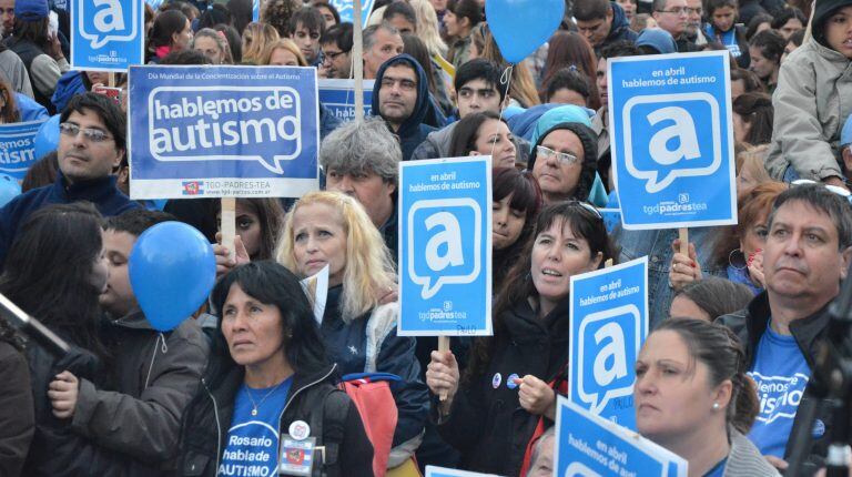 Reclamo por ley de autismo Rosario