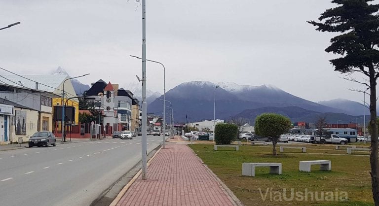 Pasado y presente de Ushuaia.
Fotos: Vía Ushuaia - Archivo histórico Municipalidad de Ushuaia.