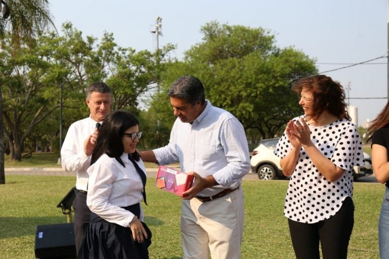 El municipio de Resistencia destacó la dedicación de 27 jóvenes de otros  tantos colegios secundarios de la ciudad.