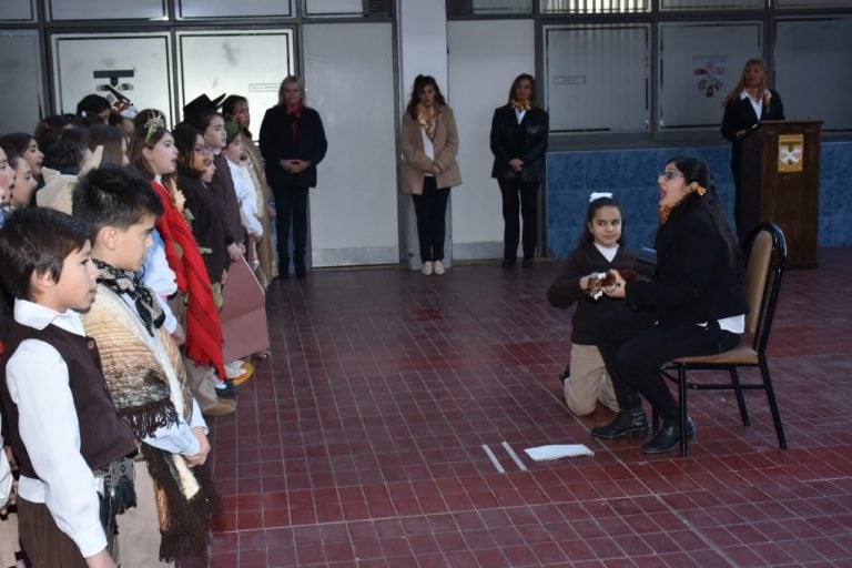 Daniela Montaño dando clases a los más chiquitos antes de la pandemia.