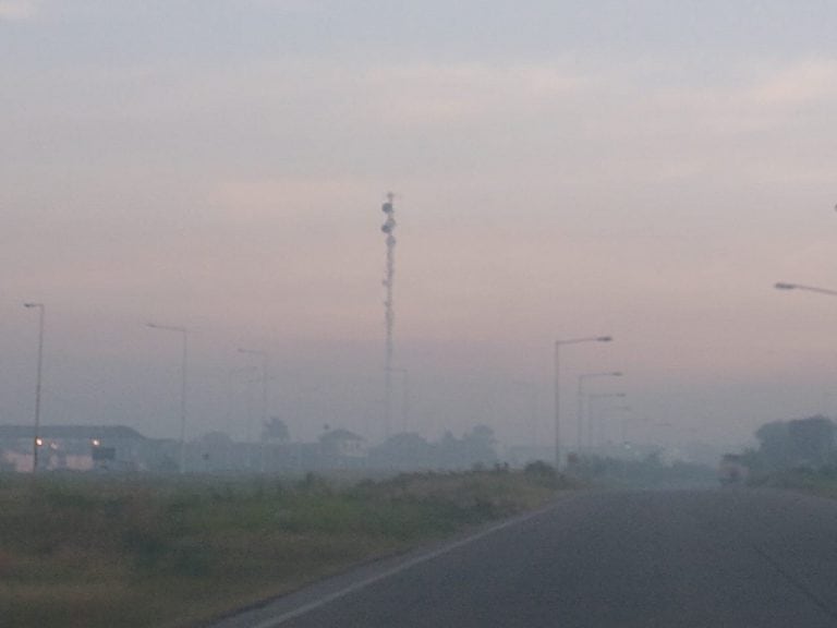 Un amanecer con mucho humo sobre la ciudad de Formosa