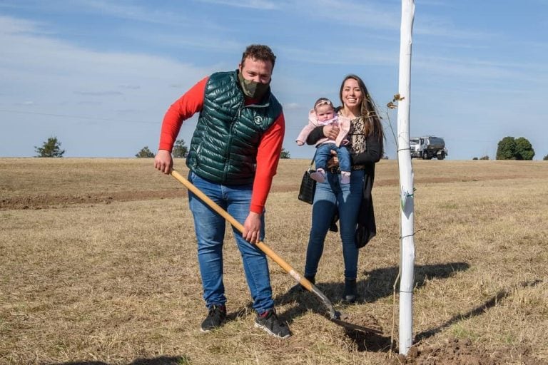 Familia Renzo Castellazzi y flia. en el parque de la vida Marull (Prensa Municipalidad de Marull)