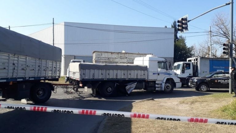 El camión arrolló al ciclista en Presidente Perón y Las Palmeras. (@somosrosario)