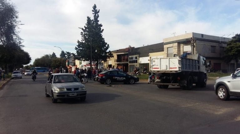 Falleció un motociclista al chocar contra un auto en zona sur