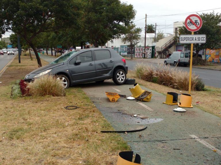 El espectacular accidente que tuvo sólo heridos leves en la Monseñor Pablo Cabrera.