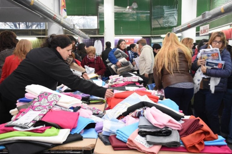 Los puntanos se agolparon en la tienda por las liquidaciones por cierre.