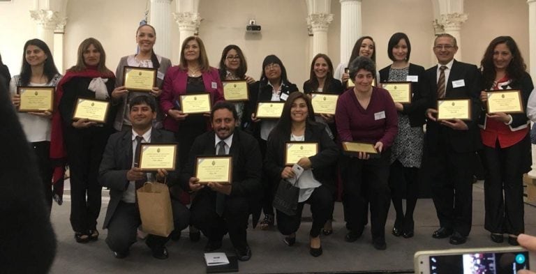 Cristina Sánchez, al centro, junto a los demás docentes distinguidos, en el Ministerio de Educación de la Nación.