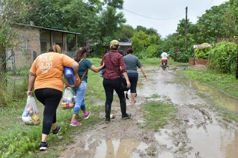 Desde el gobierno municipal y provincial activaron ayuda para los afectados por las lluvias. (Foto: Prensa Provincia de Formosa)