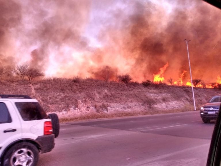 Se reiniciaron los incendios en La Calera.