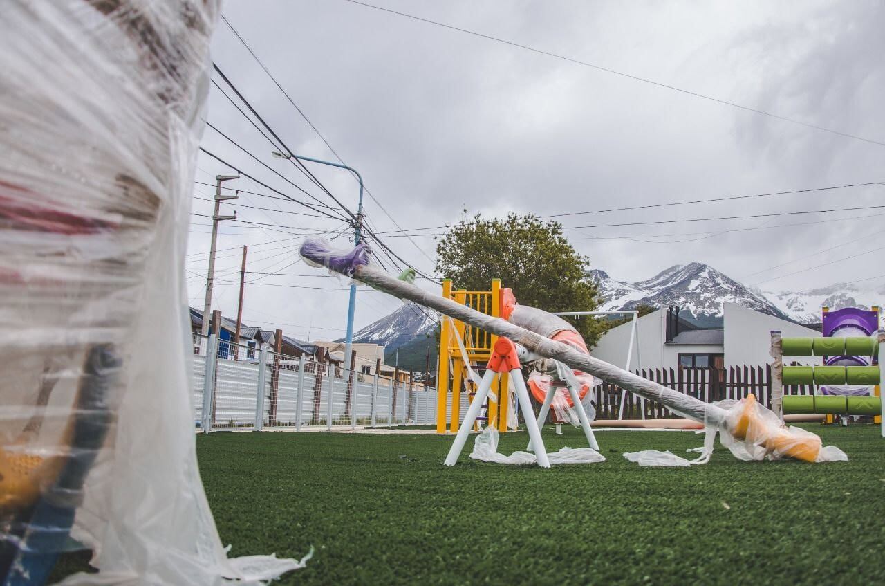 Se buscó colocar juegos nuevos, inclusivos y seguros para los chicos. También se pretende que sea un punto de encuentro de familias del barrio.