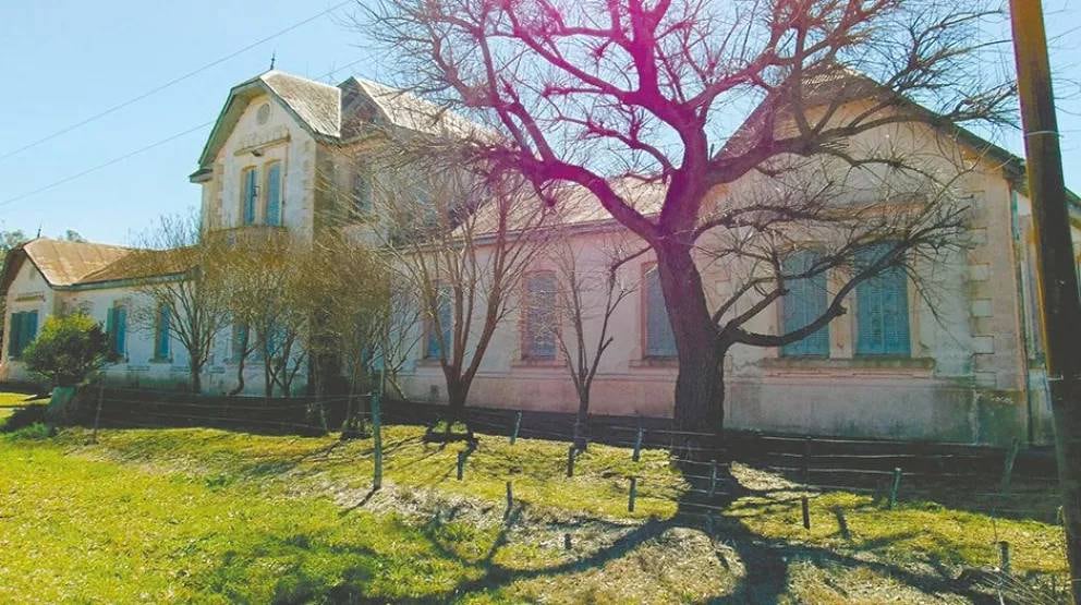 La única escuela primaria de la localidad llamada Felipe Timoteo Correa.